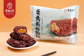 蛋黄肉松饭团